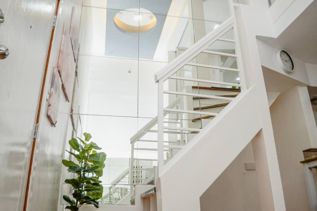 Apartment Metro - Prime Spot Near Malls & Major Cities *