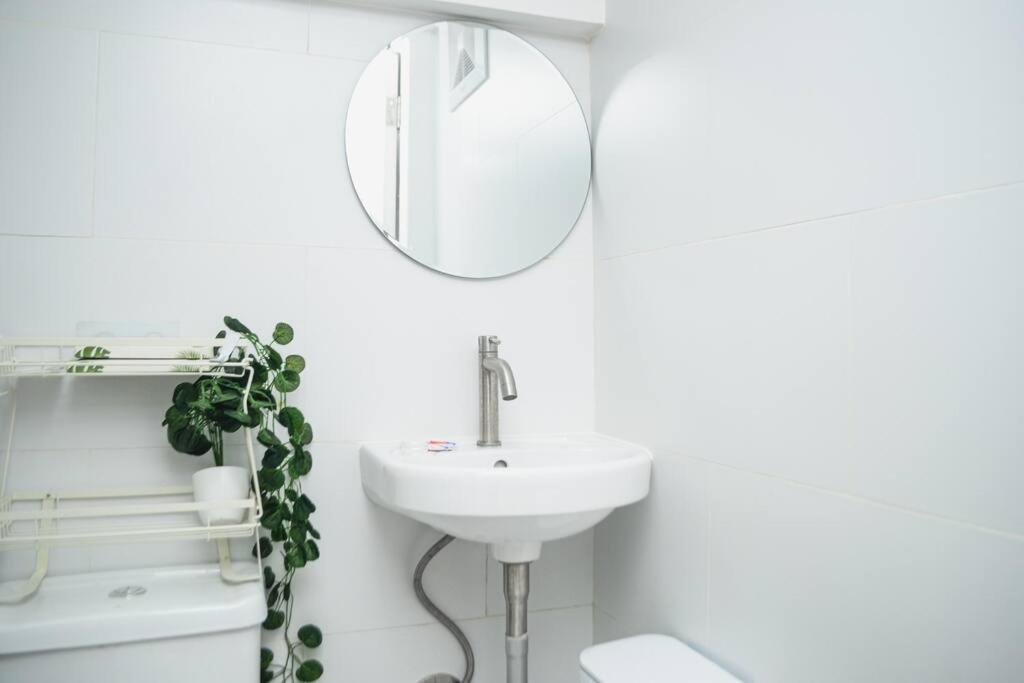 Apartment Metro - Prime Spot Near Malls & Major Cities