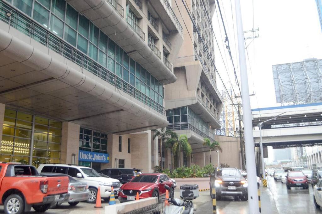 Metro - Prime Spot Near Malls & Major Cities *